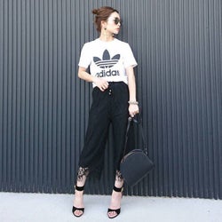 定番をどう着こなす? こなれ感のあるTシャツコーデって、こういうこと。