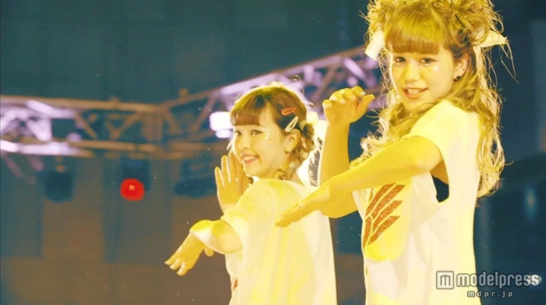 藤田ニコル（左）＆紗蘭（右）出演 Beat Buddy Boi「come again」MVのワンシーン