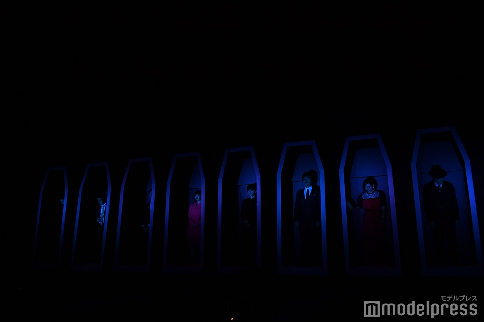 棺桶からキャストが登場 （C）モデルプレス