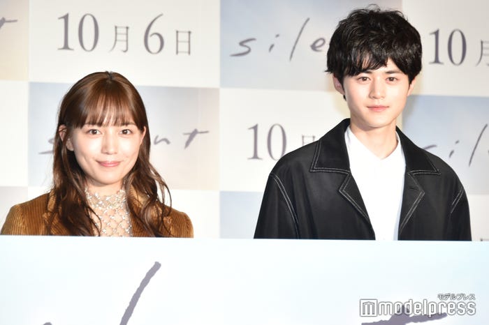 川口春奈、鈴鹿央士(C)モデルプレス