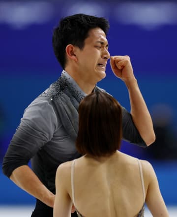 “りくりゅう”が大逆転金メダル！三浦は呆然キョトン、木原は男泣き 「必ず戻ってくる」失意のSPから1日、有言実行の逆襲のフリーで五輪ペア史上最大の逆転劇 日本ペア史上初の快挙