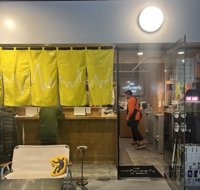 【大阪】大人気メニューは“飲める天津飯”!?楽しい要素がたっぷり詰まった立ち飲み屋さん