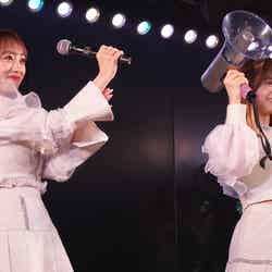 （左から）向井地美音、倉野尾成美「AKB48劇場大晦日公演～年忘れアイドルの歌2023～」（C）AKB48