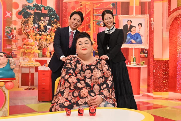 “家族写真”撮影/有吉弘行、マツコ・デラックス、夏目三久(C)テレビ朝日