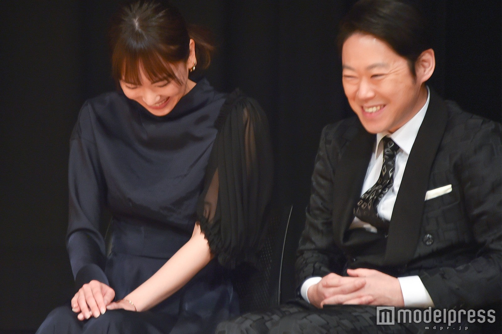 新垣結衣、阿部サダヲ（C）モデルプレス