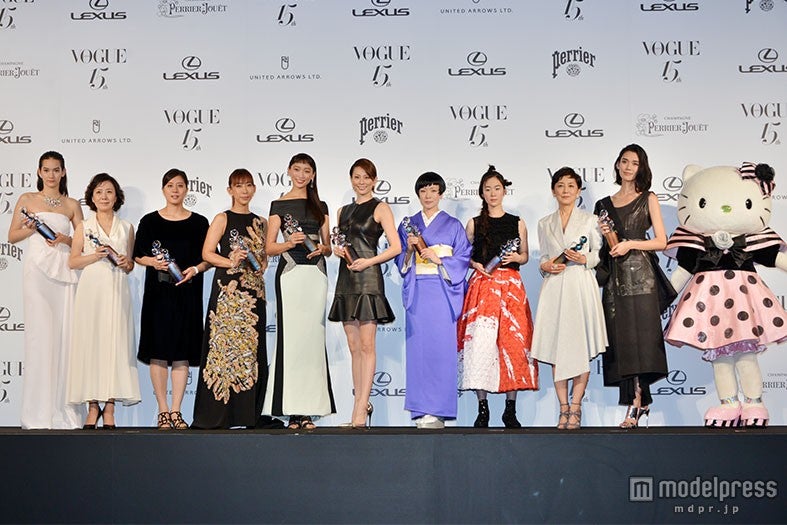 （左から）松岡モナ、中園ミホ氏、竹内智香選手、蜷川実花氏、杏、米倉涼子、椎名林檎、黒木華、国谷裕子、TAO、ハローキティ
