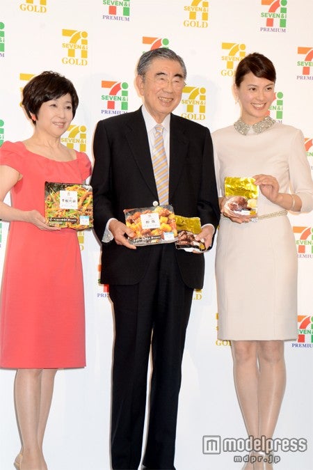 江角マキコ（右）、竹下景子（左）