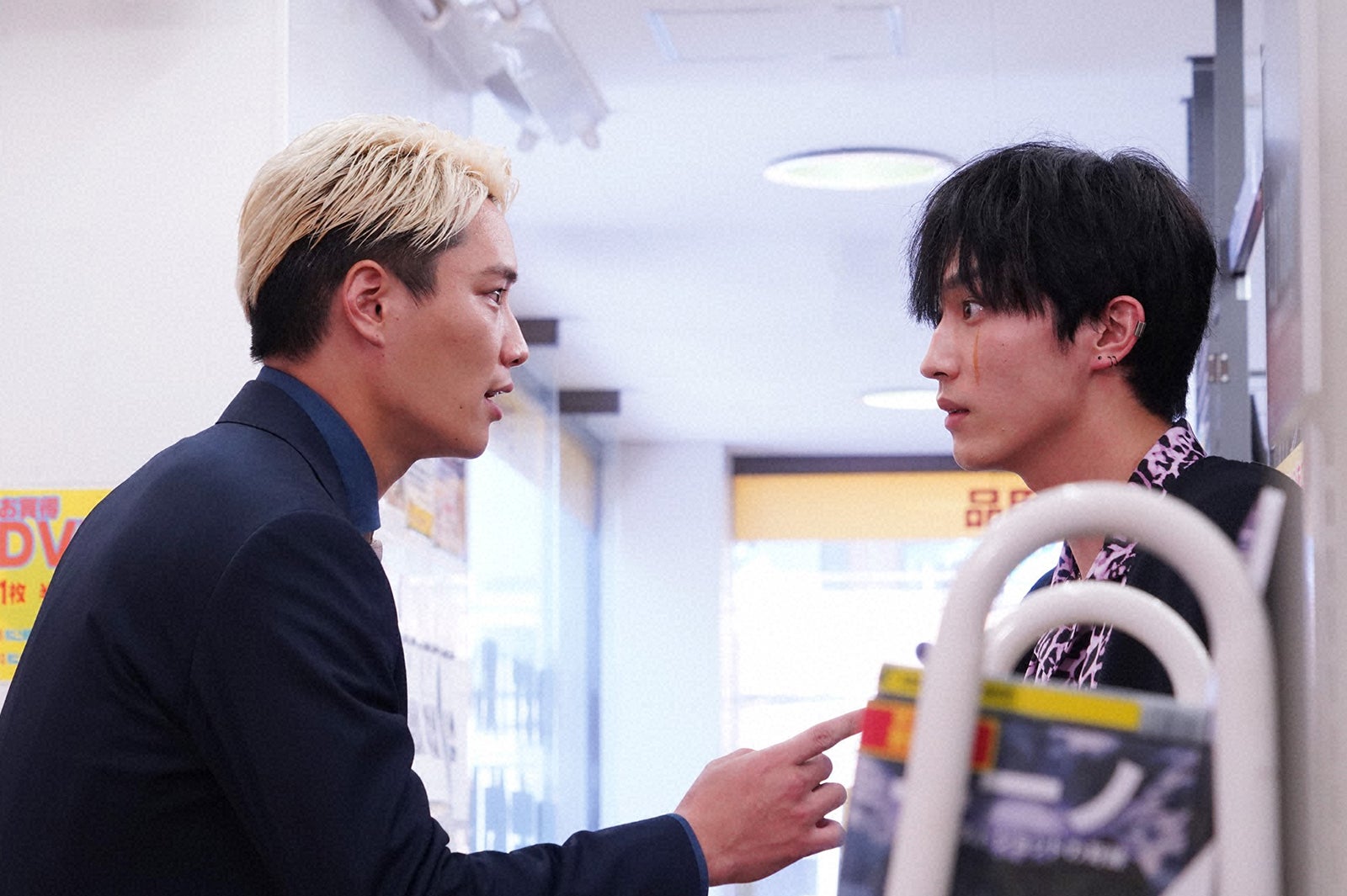 鈴木伸之、杉野遥亮／「恋です！～ヤンキー君と白杖ガール～」第3話より（C）日本テレビ