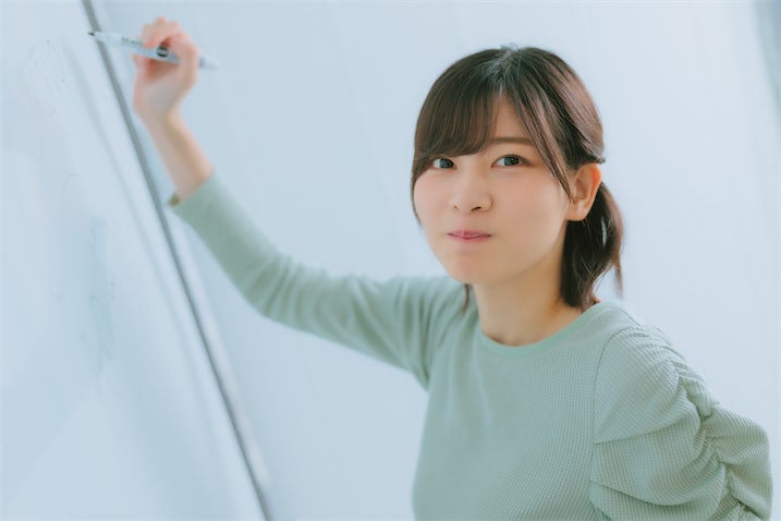 【#推しとき】世界バズの金融OL・荒木佐保里(SAO)の素顔「最近の贅沢はスーパーで買ったお刺身」