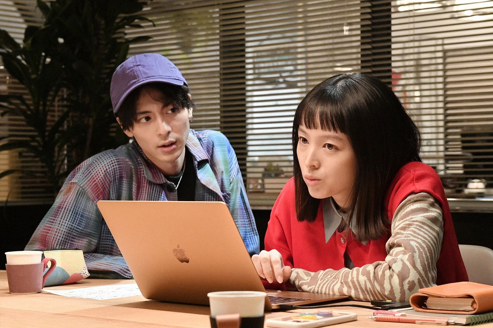 高杉真宙、清野菜名／「婚姻届に判を捺しただけですが」第4話より（C）TBS