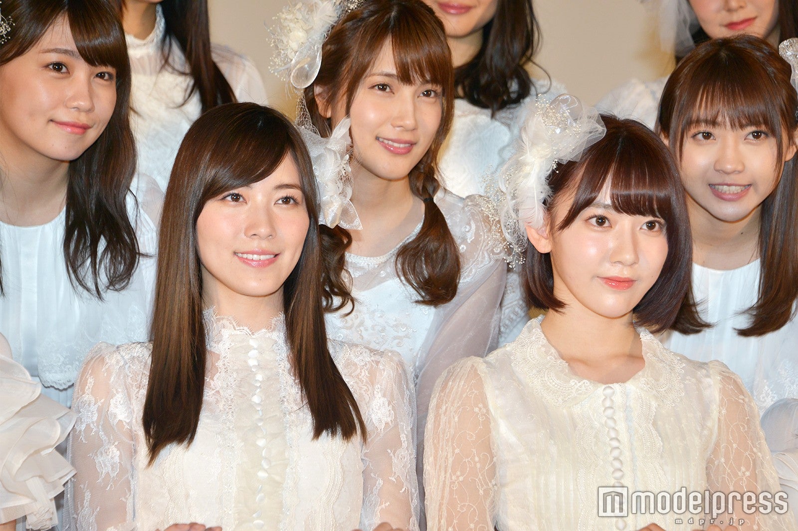 松井珠理奈、宮脇咲良（C）AKS