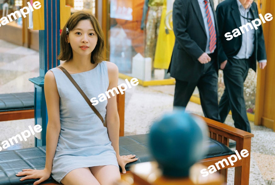 TSUTAYA（SHIBUYA TSUTAYA除く）限定ポストカード「鈴花サーキット」撮影／峠雄三（C）光文社