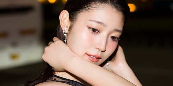 乃木坂46阪口珠美、大人な表情にドキッ 1st写真集新規カット解禁