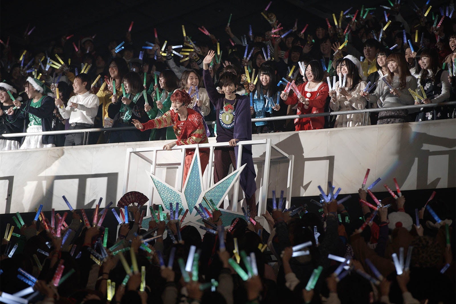 超特急／「BULLET TRAIN CHRISTMAS ONEMAN SHOW 2016 愛す。in Wonder Land 」より（写真提供：SDR）