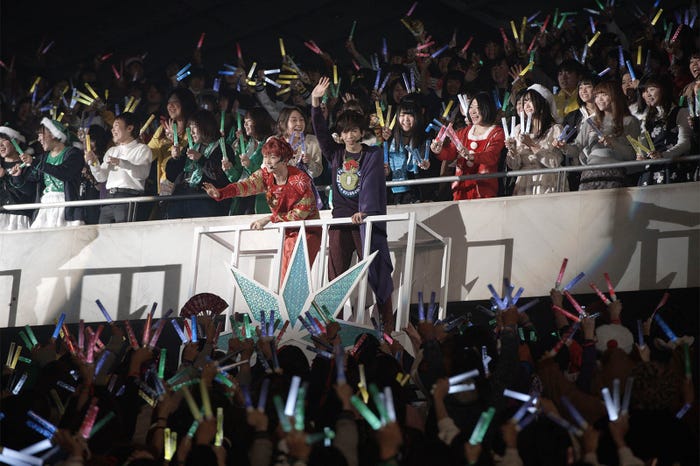 超特急/「BULLET TRAIN CHRISTMAS ONEMAN SHOW 2016 愛す。in Wonder Land 」より(写真提供:SDR)