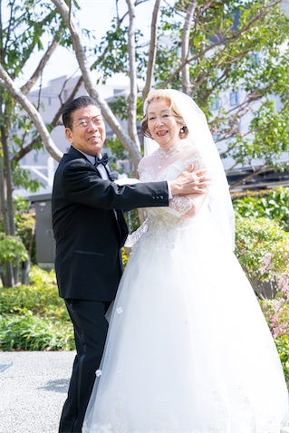 西川きよし・ヘレン夫妻、結婚60周年特番で60年ぶりのウェディングフォト撮影