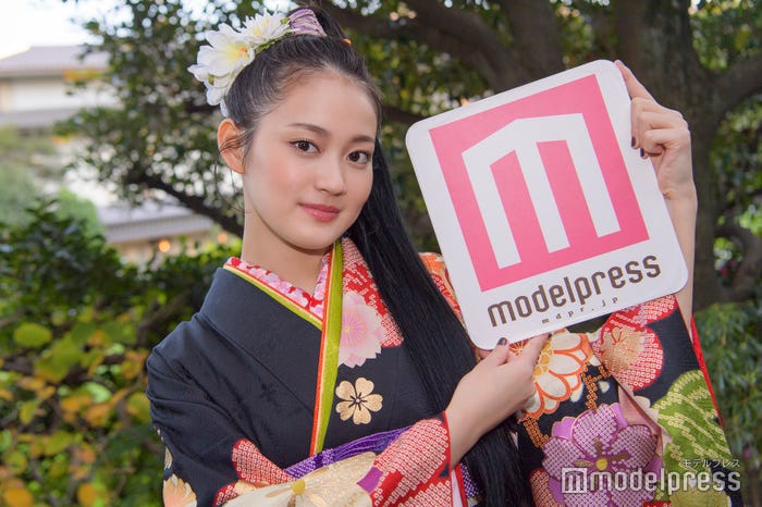 モデルプレスのインタビューに応じた吉本実憂(C)モデルプレス