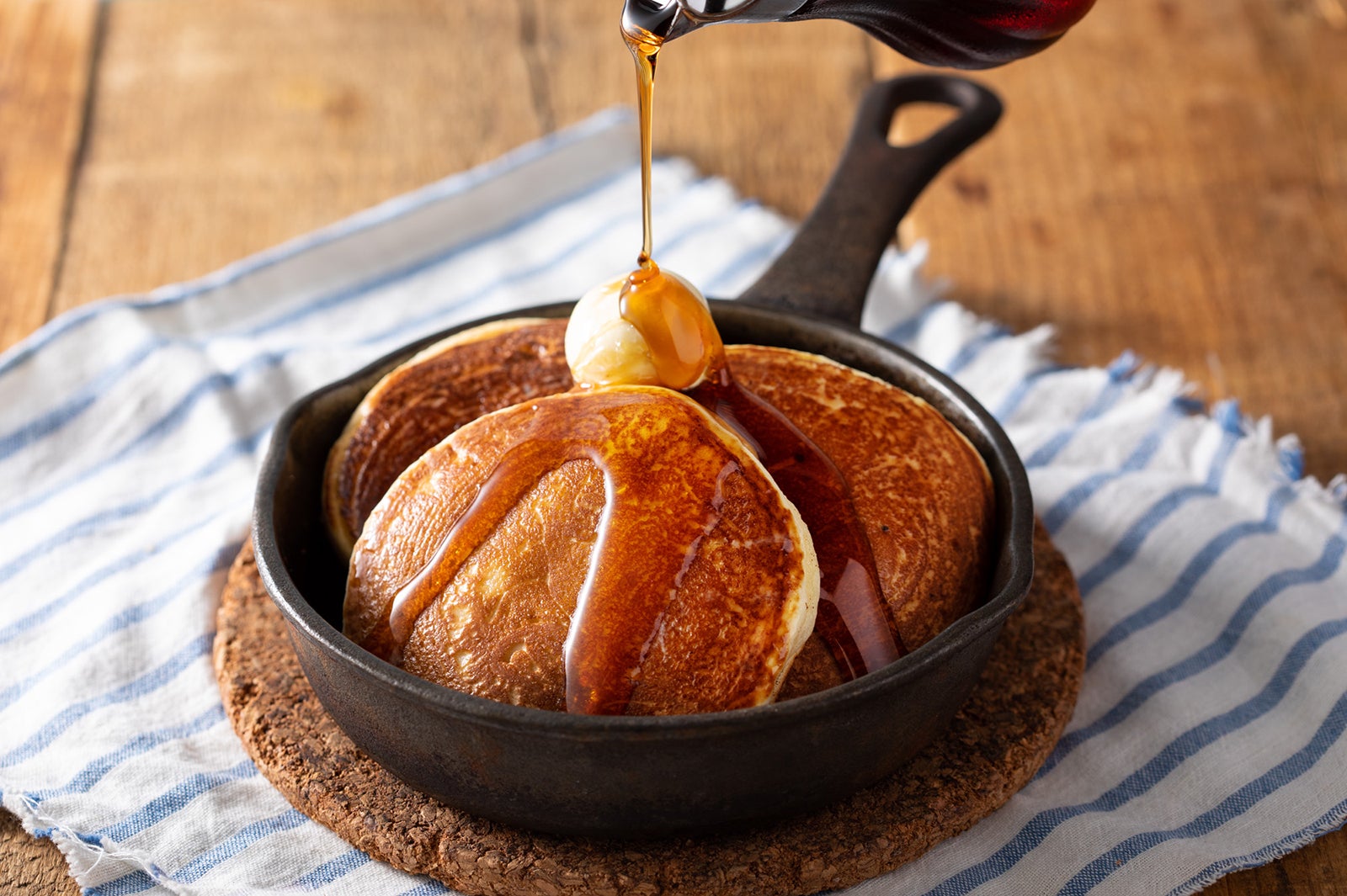 釜焼きバターフレンチパンケーキ 880円／画像提供：オペレーションファクトリー