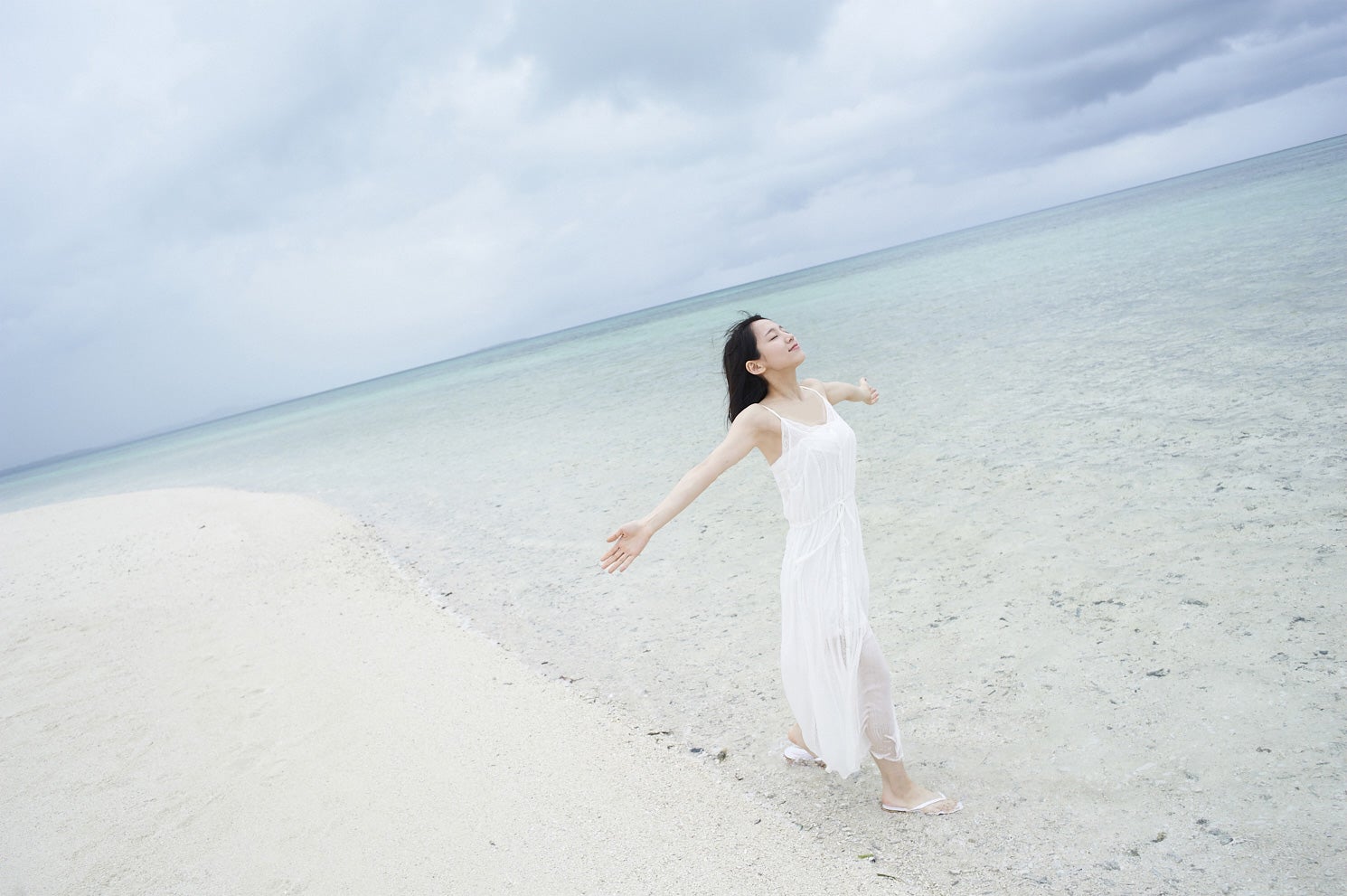 『吉岡里帆1st写真集』（仮）より（提供写真）