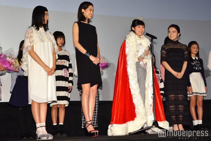 上白石萌歌、山崎紘菜、福本莉子さん、上白石萌音 (C)モデルプレス