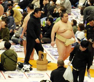 大相撲 弟子への暴力で処分、伊勢ケ浜部屋の今後話し合う会合 楯山親方「後はこれからですよね」