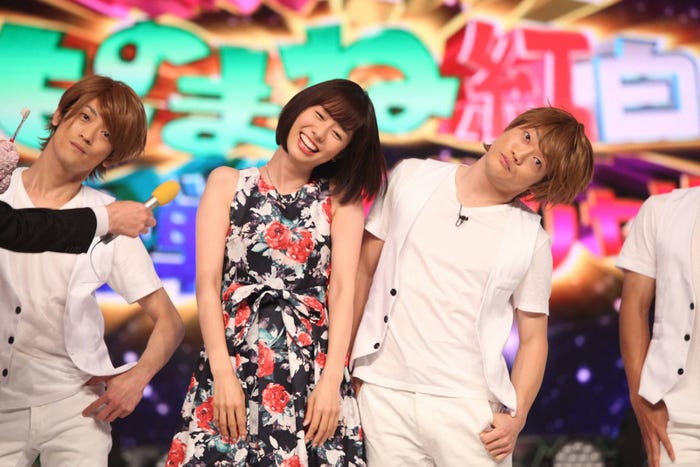 (左から)山崎夕貴アナ&おばたのお兄さんが共演(C)フジテレビ