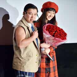 (左から)スギちゃん、武井咲