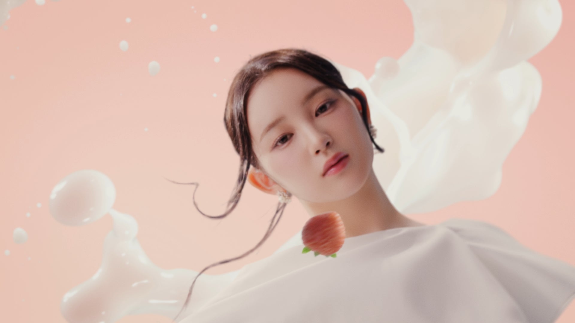 ME:I／新CM「特濃ワンダーランド 濃香いちご」篇より（提供写真）