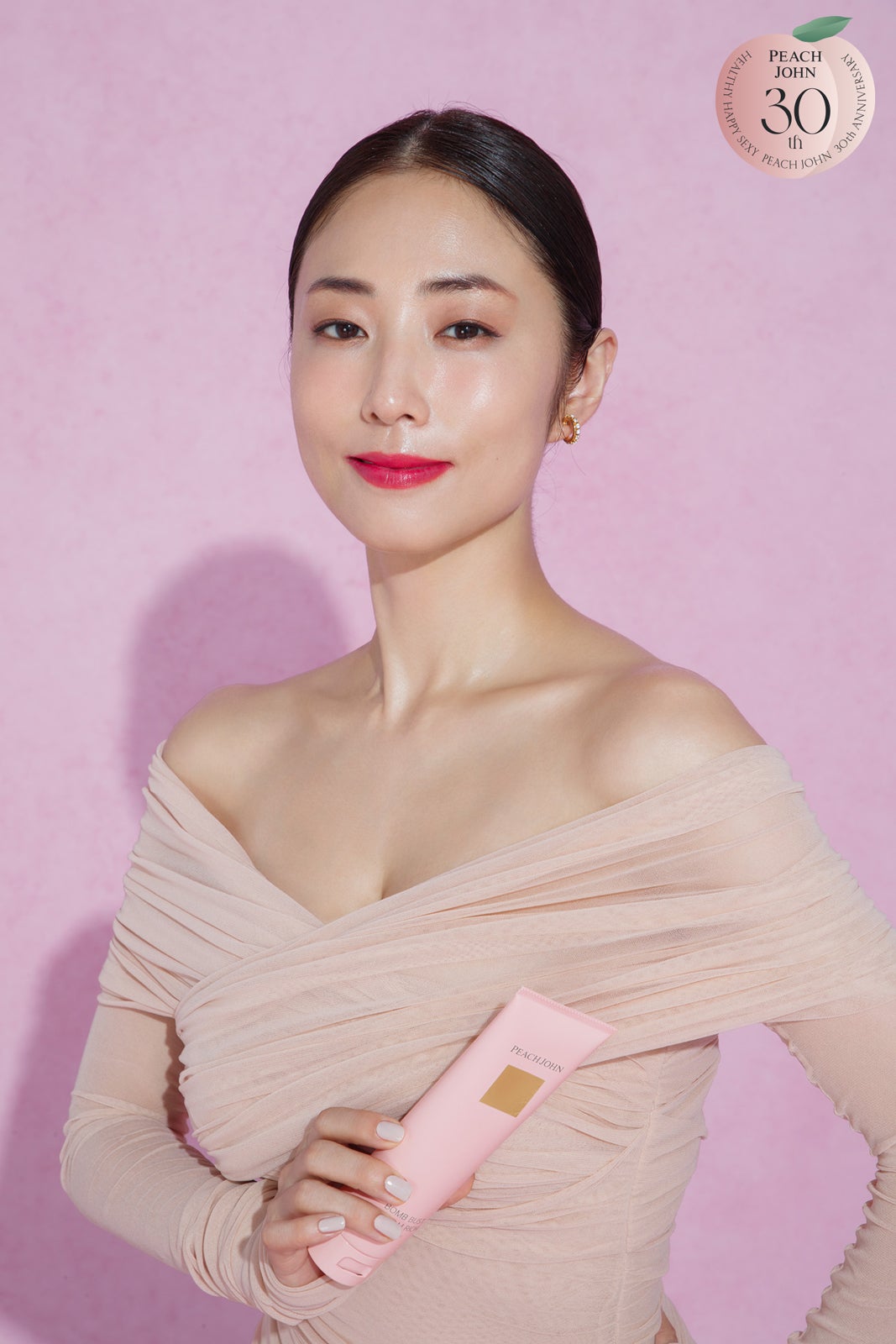 MEGUMI、ランジェリー姿で豊満バスト披露 大人の色気漂う