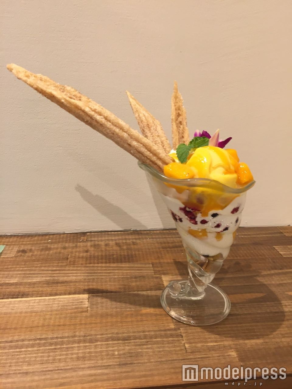 フルーツたっぷりのパフェ／画像提供：ベントス