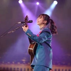 竹内アンナ、フレッシュ&ポップな魅力で観客を虜に【「ギタージャンボリー2020」フォトレポート】