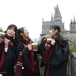 バタービールを堪能/画像提供:ユニバーサル・スタジオ・ジャパン