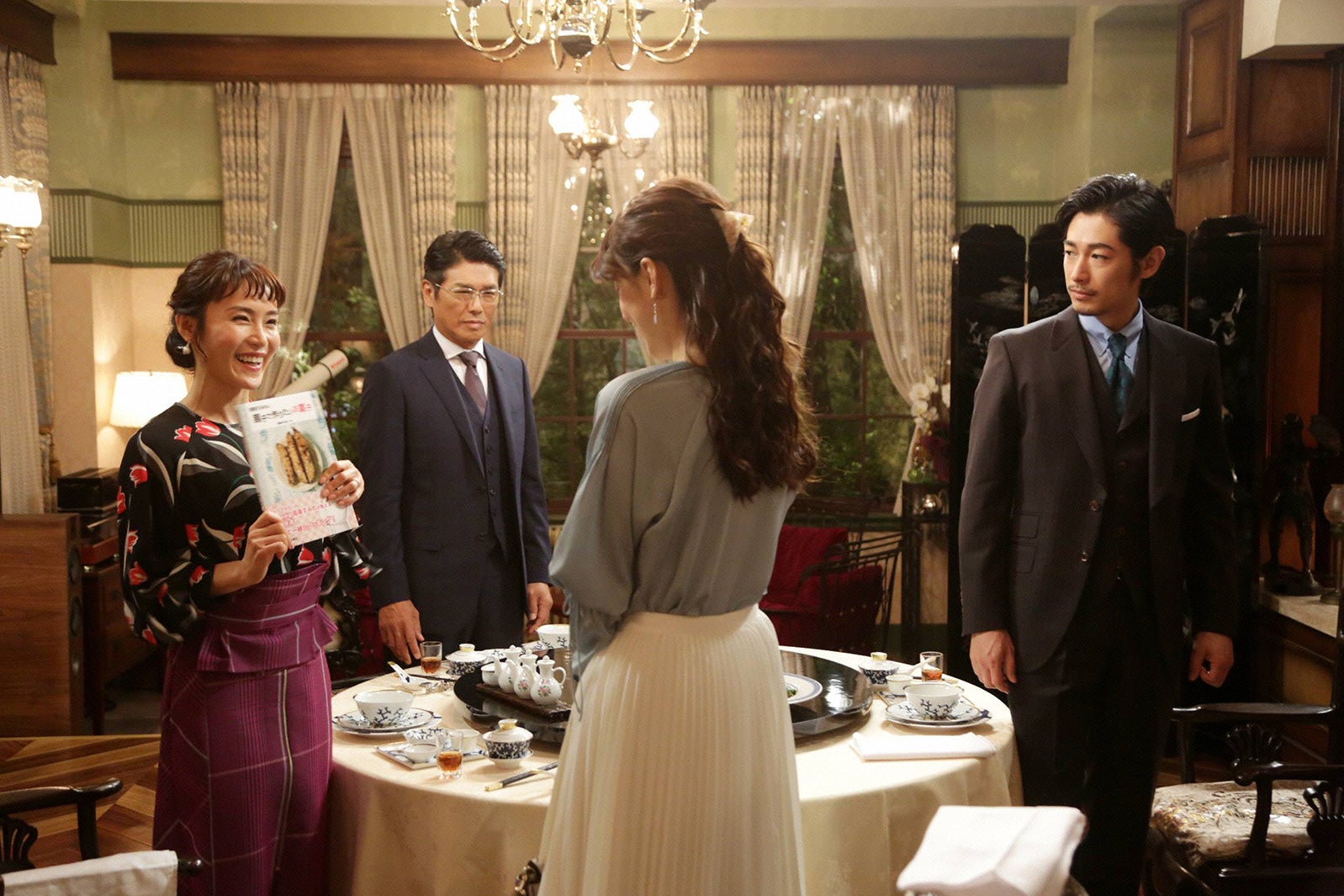 山口紗弥加、高橋克典、山本美月、ディーン・フジオカ／「モンテ・クリスト伯 ー華麗なる復讐ー」第5話より（C）フジテレビ