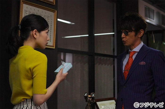 川口春奈、ユースケ・サンタマリア/ドラマ「探偵の探偵」第2話より
