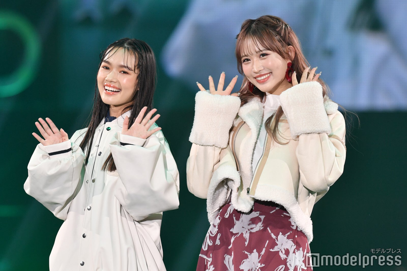 新井舞良、伊藤桃々（C）モデルプレス