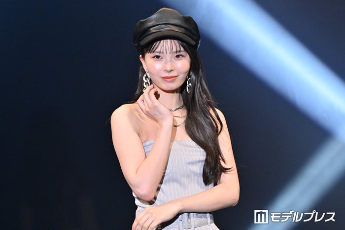 川口ゆりな、透明素肌を大胆披露 “ギャップ”で魅せる【超十代2024】