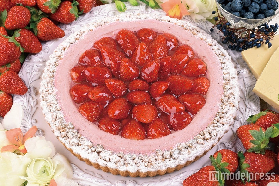 「イチゴとブルーベリーマフィンのタルト」piece：898円／whole：8,532円