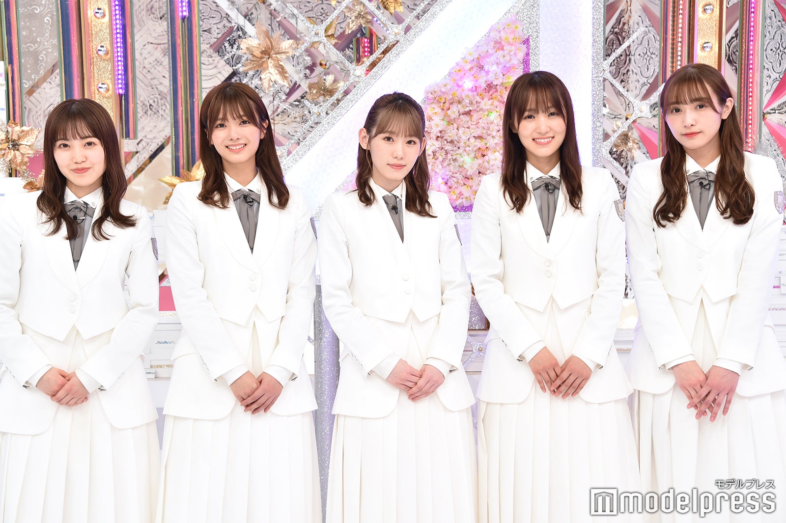 松田里奈、田村保乃、小池美波、菅井友香、渡辺梨加 （C）モデルプレス