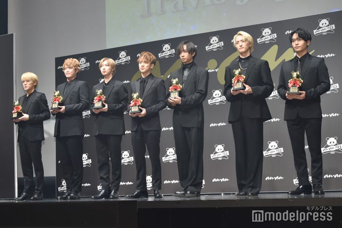 クールに登場するも「本当は賑やかなグループでございます」と緊張気味に挨拶したTravis Japan(C)モデルプレス