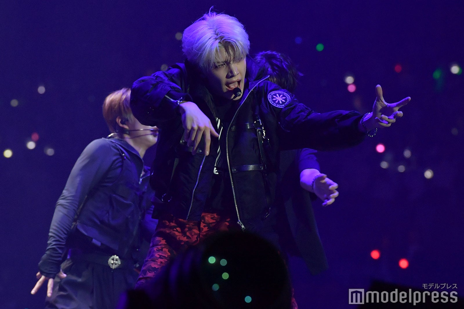 NICHOLASのコメント時にマイクを渡すサポートをしていたMAKI／「BEAT AX」&TEAM（C）モデルプレス