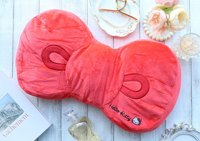 宝島社ムック付録のハローキティふわもちリボンクッション2