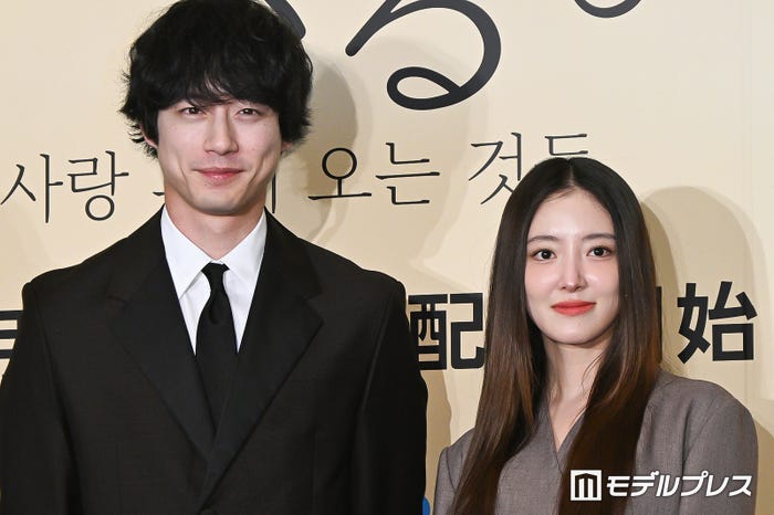 坂口健太郎、イ・セヨン(C)モデルプレス