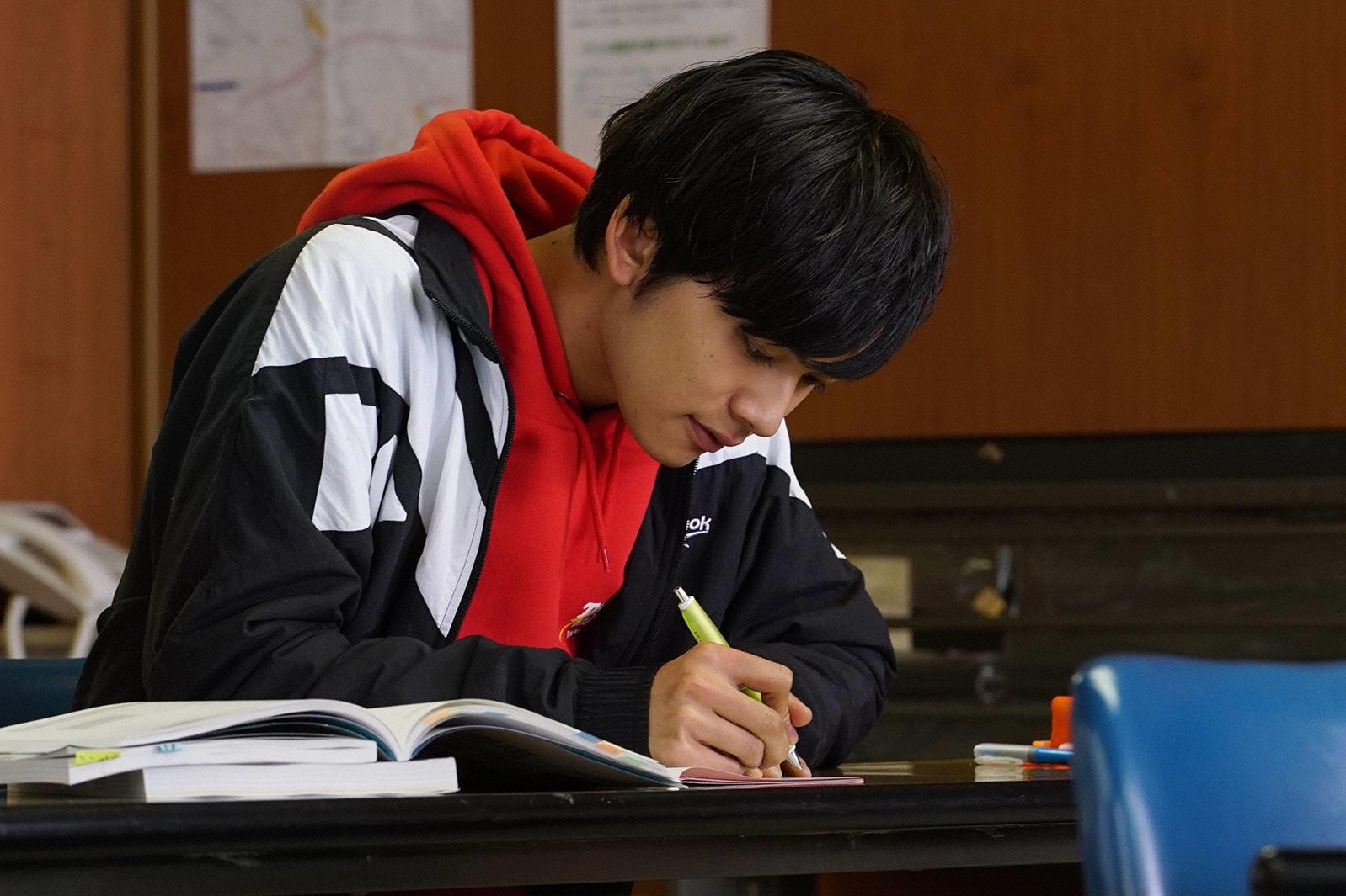 北村匠海／「隣の家族は青く見える」第8話より（C）フジテレビ