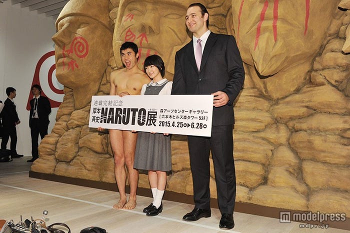 (左から)小島よしお、生駒里奈、鳴戸親方