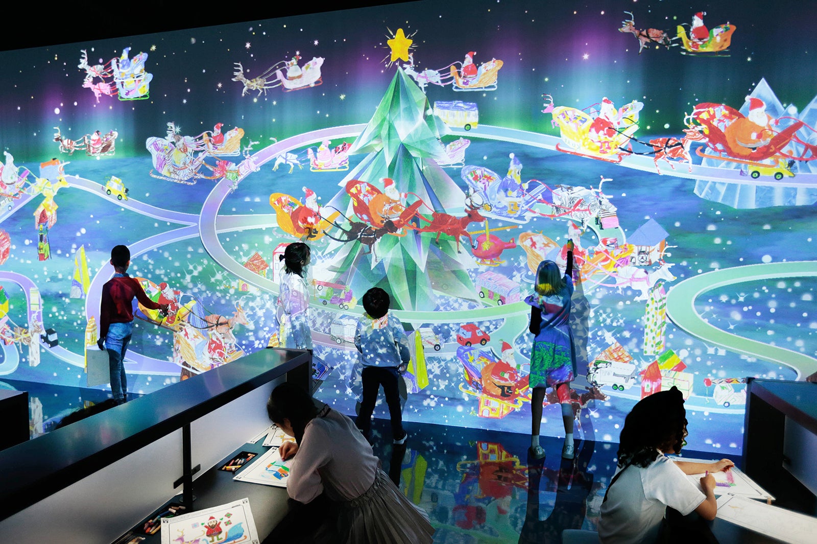 お絵かきクリスマス／画像提供：チームラボ