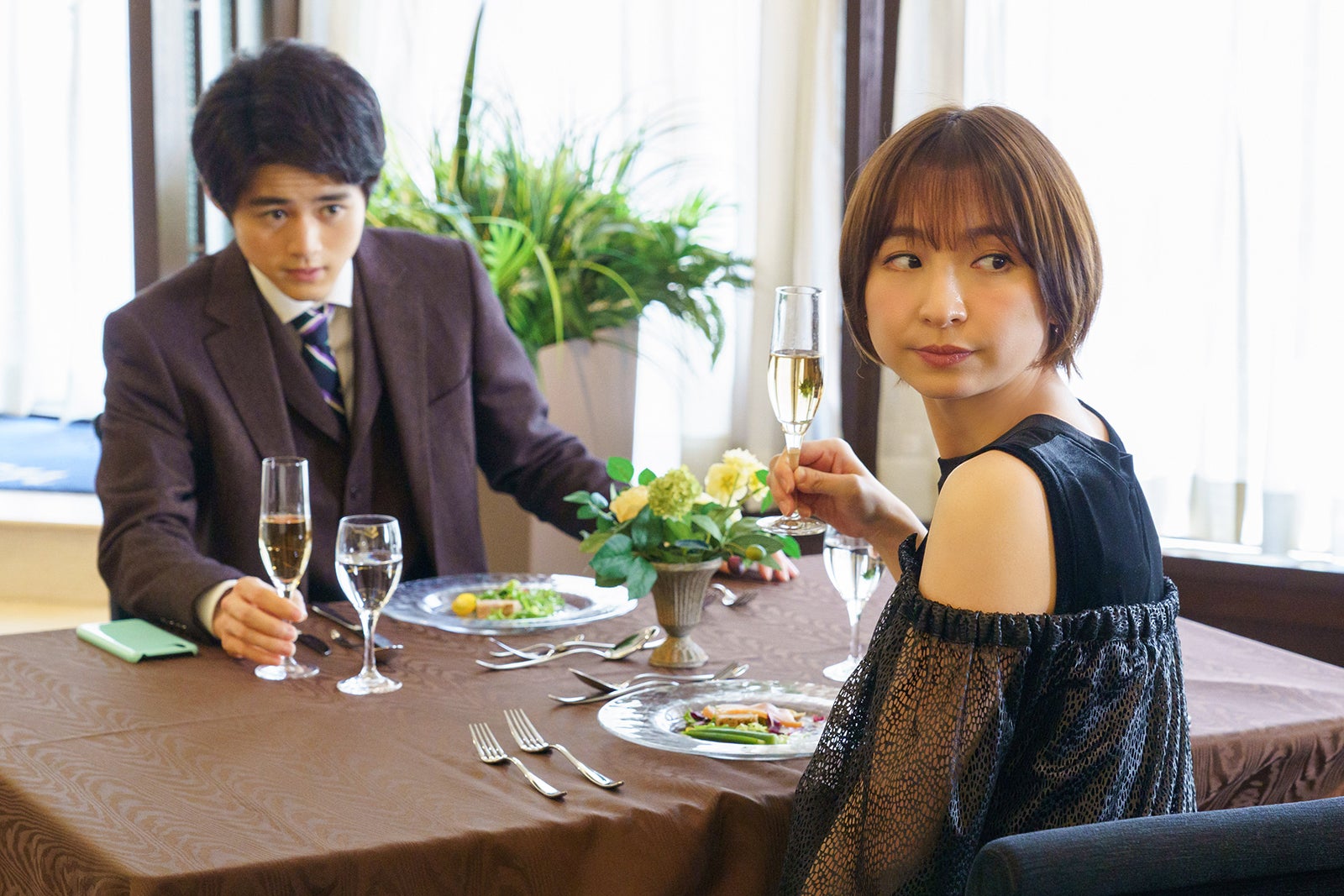 鈴鹿央士、篠田麻里子（C）東海テレビ