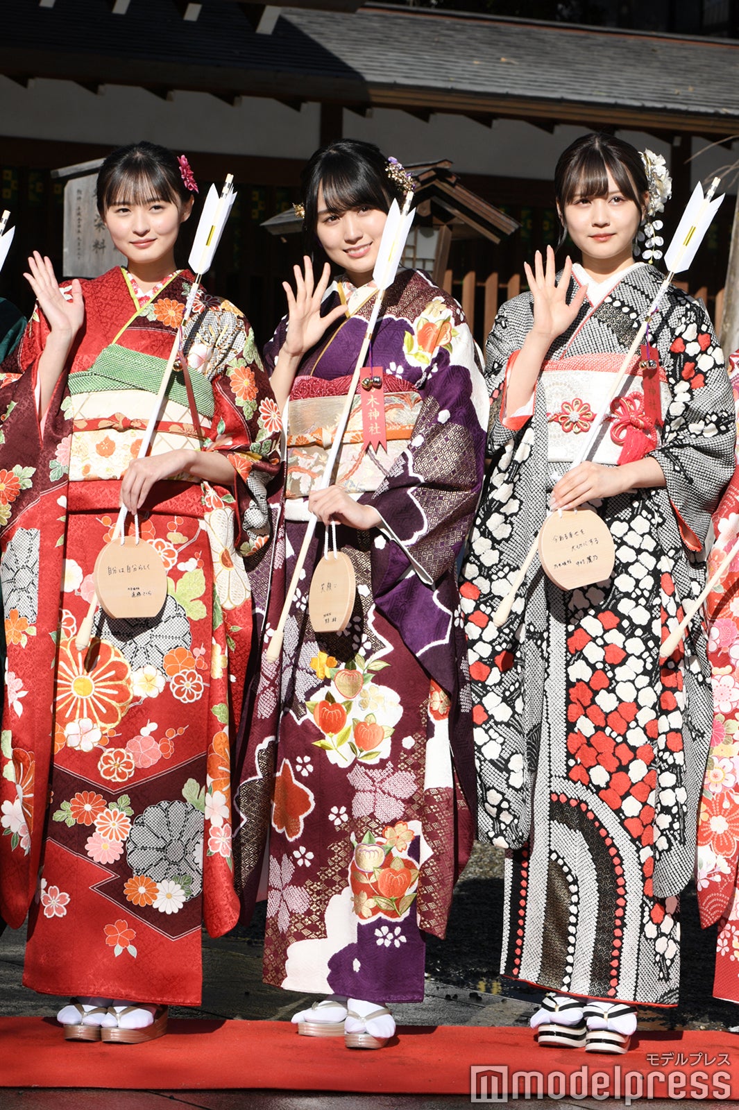 遠藤さくら、賀喜遥香、中村麗乃 （C）モデルプレス