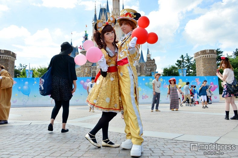 30周年コスチュームの仮装をしたゲスト