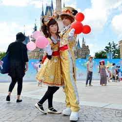 左:ミニーマウス30周年コスチューム(やっか)、右:ミッキーマウス30周年コスチューム(ひめ)