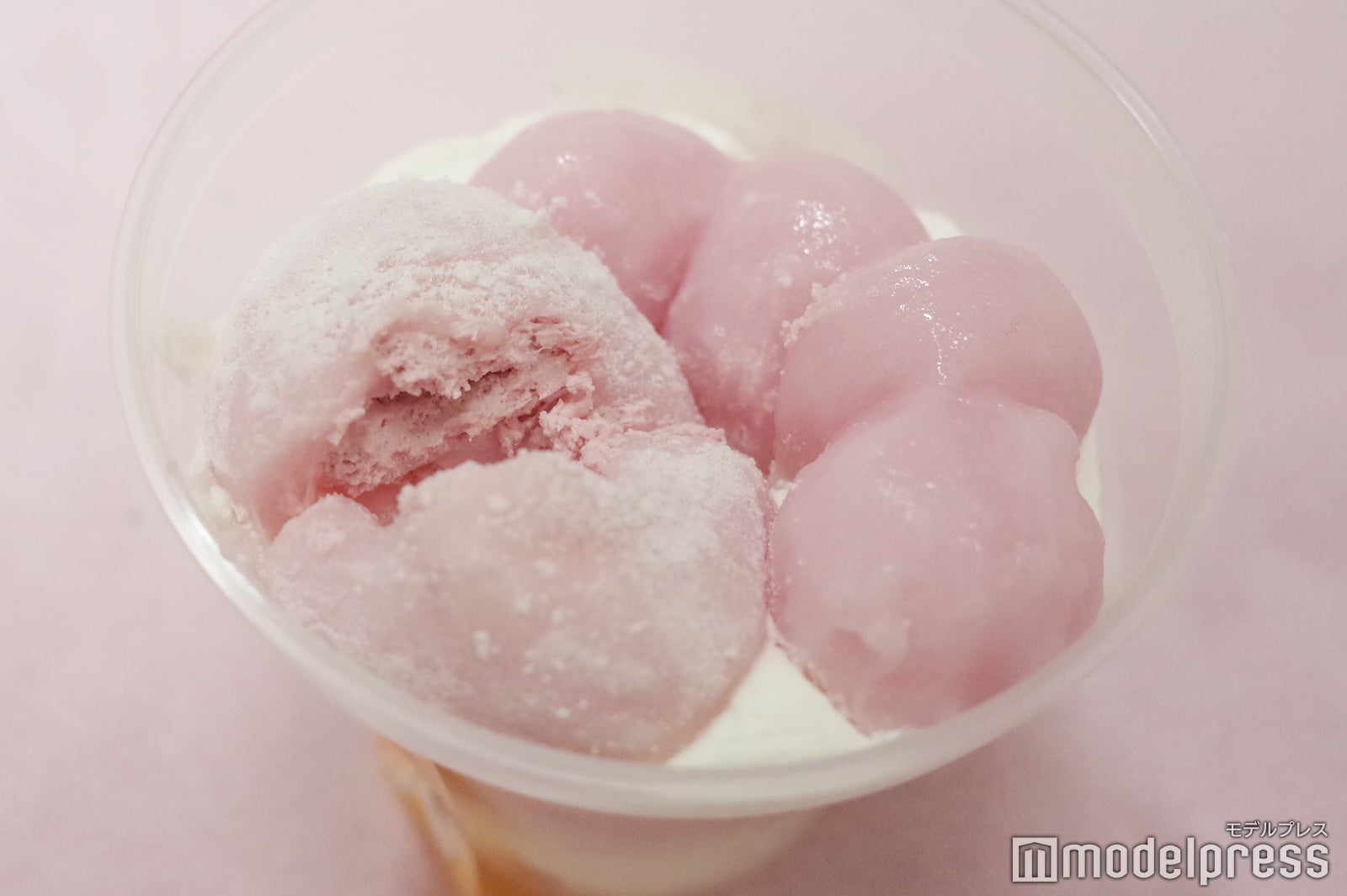 肉球のにゃんパフェ いちご＆みるく（C）モデルプレス